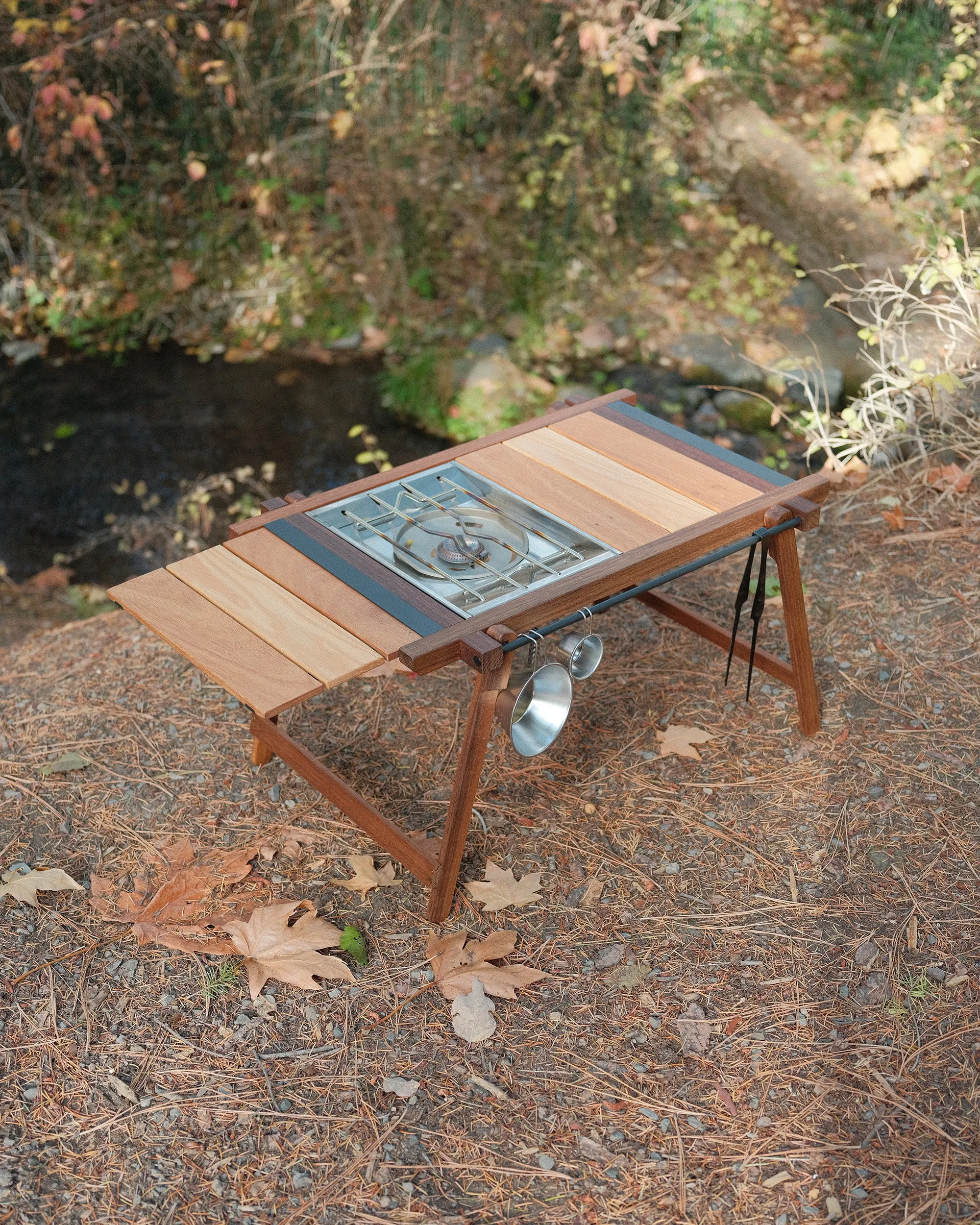 Expanding Hardwood 2U IGT Frame