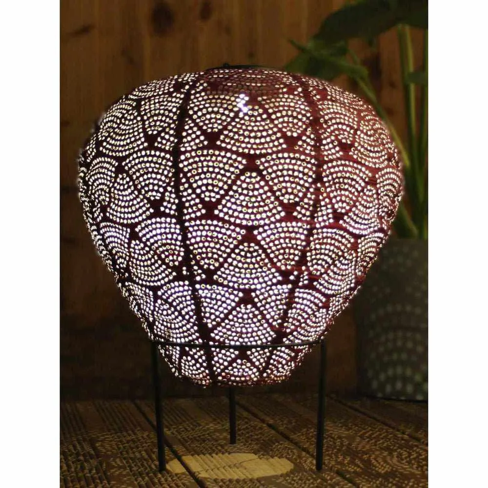 Solar Lantern Lights – Elegant Outdoor Lighting with Warm Glow