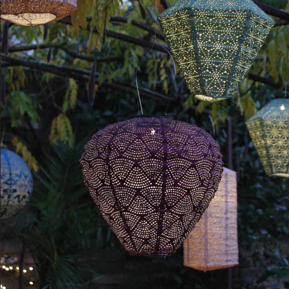Solar Lantern Lights – Elegant Outdoor Lighting with Warm Glow